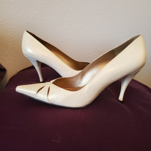 Shoes - Picture 3 of 8